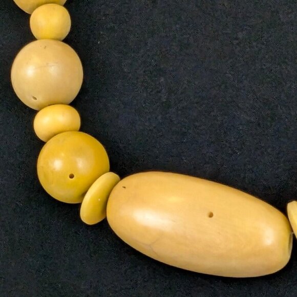 V. 1940s Beetle Plastic Beaded Necklace - Picture 3 of 6